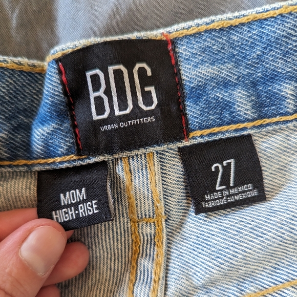 BDG Mom High-Rise Denim Shorts - Picture 4 of 6